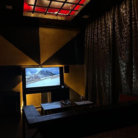 Cinema Plaza Hotel Baku Bagian luar foto