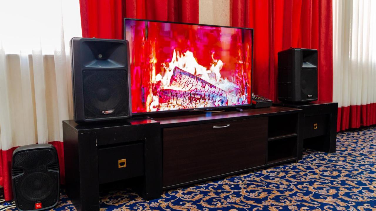 Cinema Plaza Hotel Baku Bagian luar foto