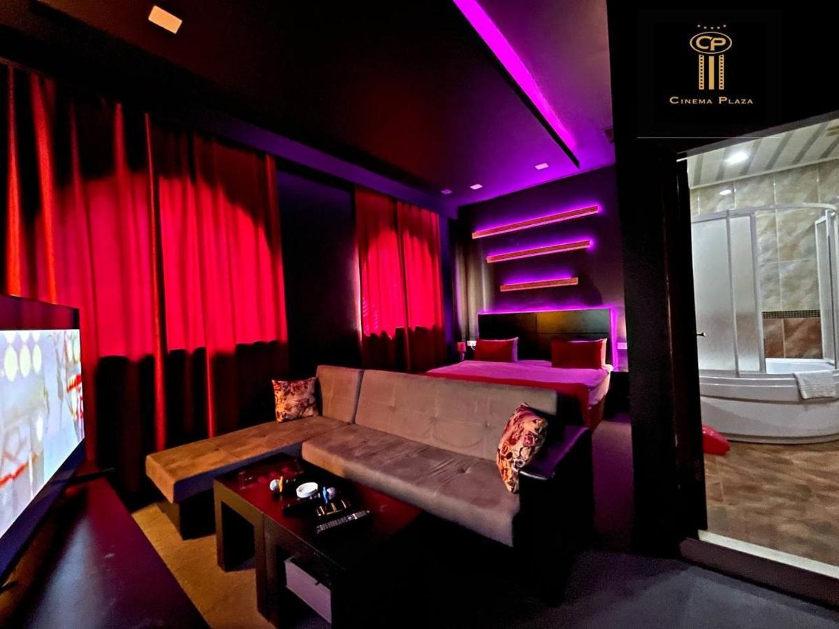 Cinema Plaza Hotel Baku Bagian luar foto