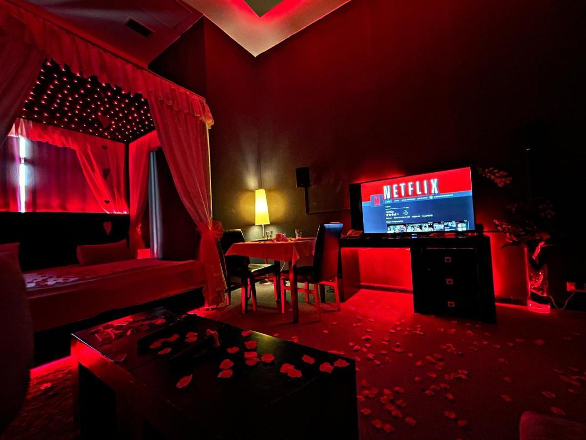 Cinema Plaza Hotel Baku Bagian luar foto