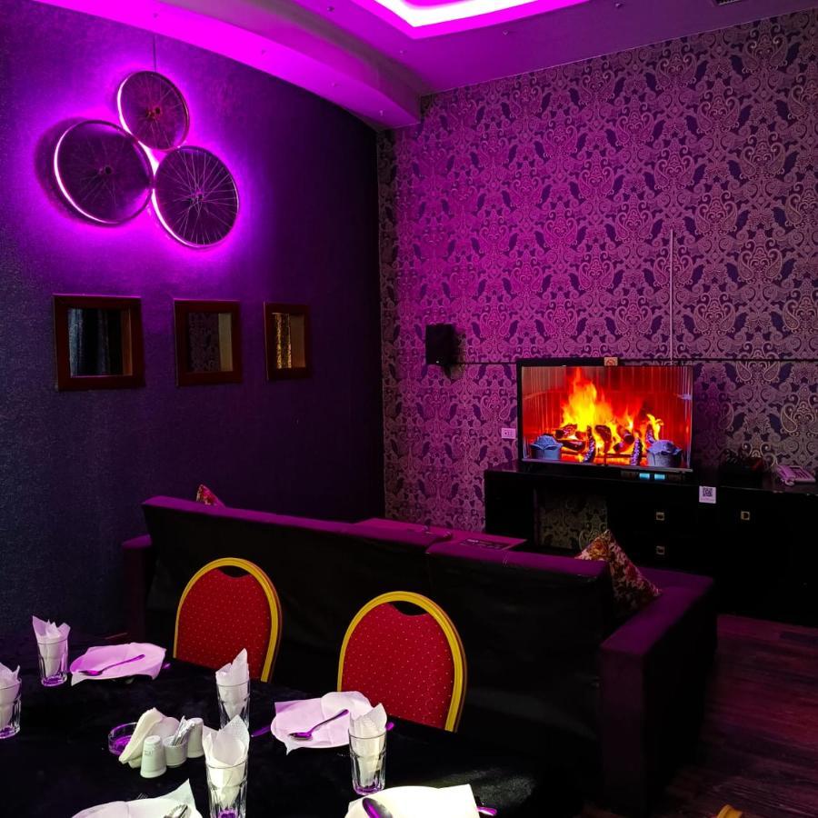 Cinema Plaza Hotel Baku Bagian luar foto