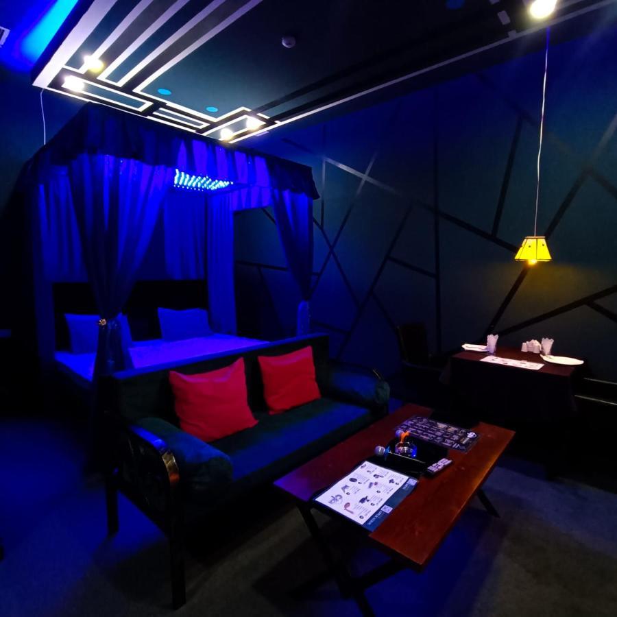 Cinema Plaza Hotel Baku Bagian luar foto