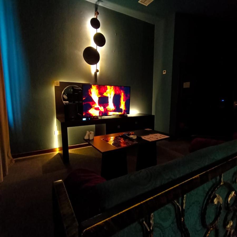 Cinema Plaza Hotel Baku Bagian luar foto