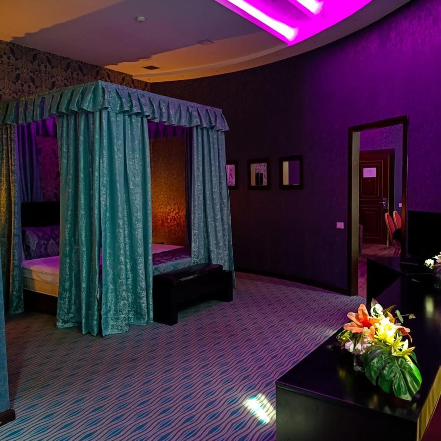 Cinema Plaza Hotel Baku Bagian luar foto