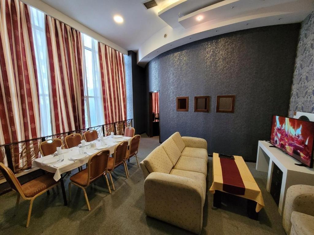 Cinema Plaza Hotel Baku Bagian luar foto