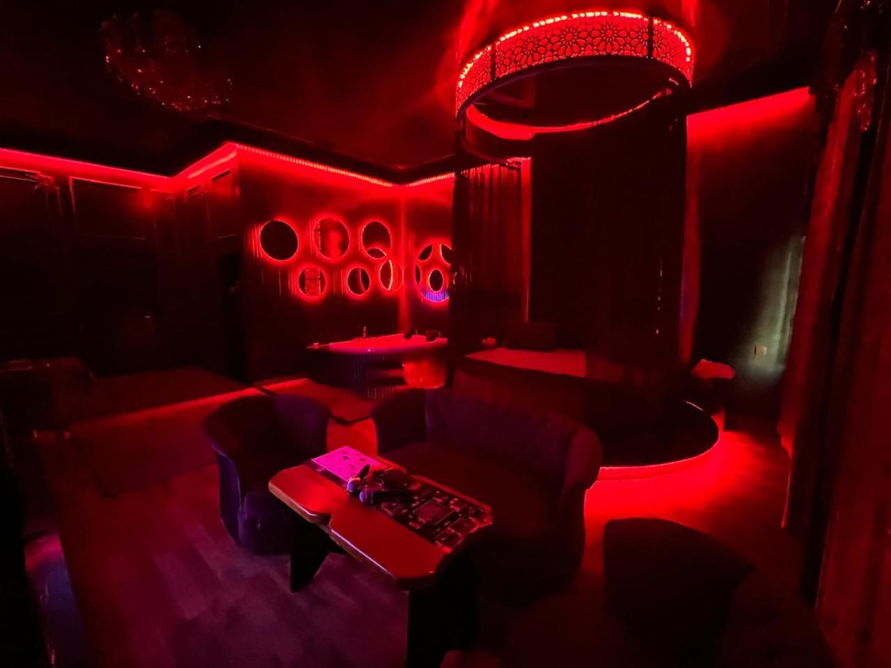 Cinema Plaza Hotel Baku Bagian luar foto