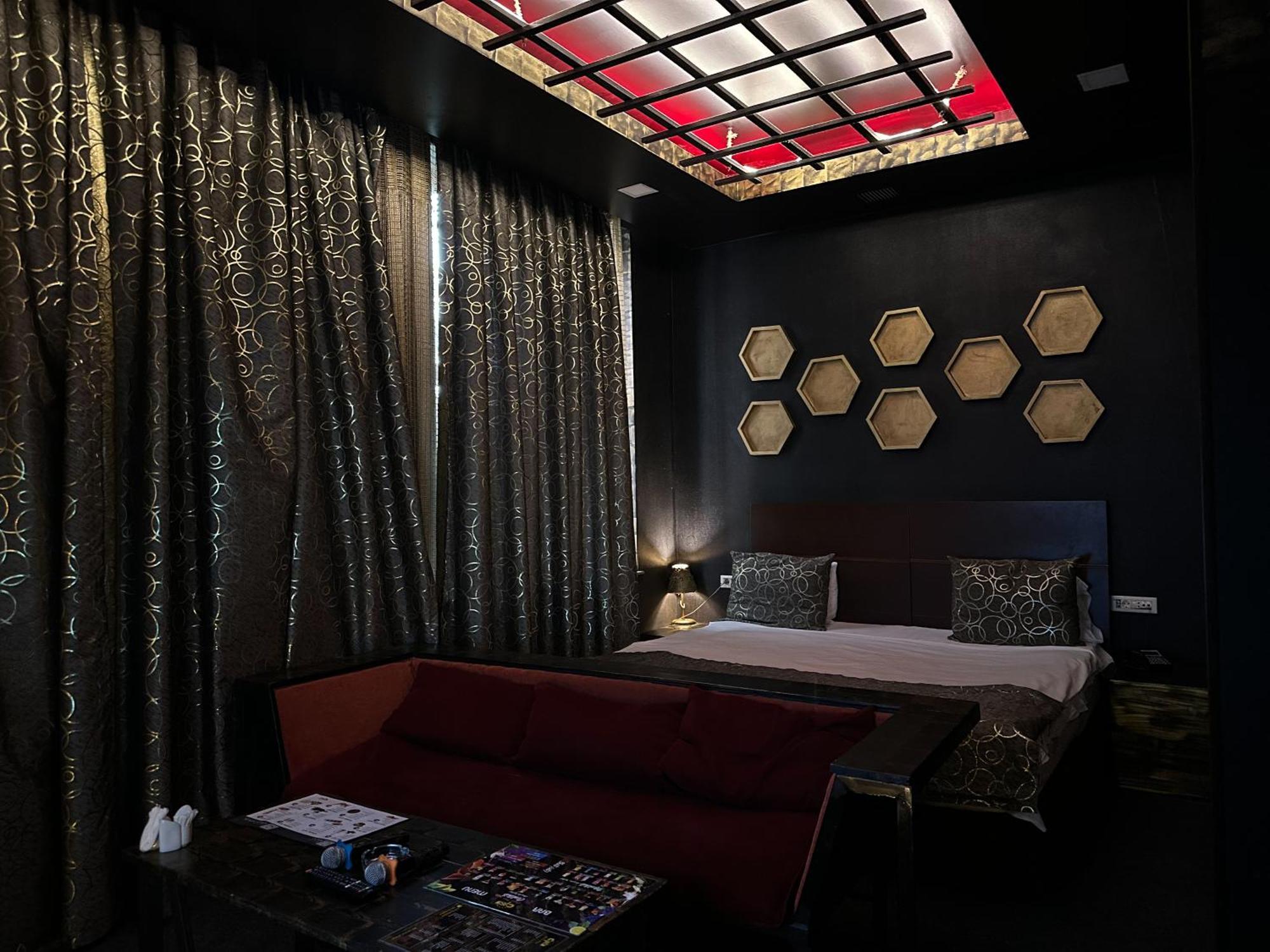 Cinema Plaza Hotel Baku Bagian luar foto