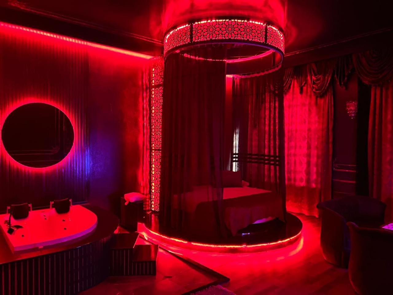 Cinema Plaza Hotel Baku Bagian luar foto