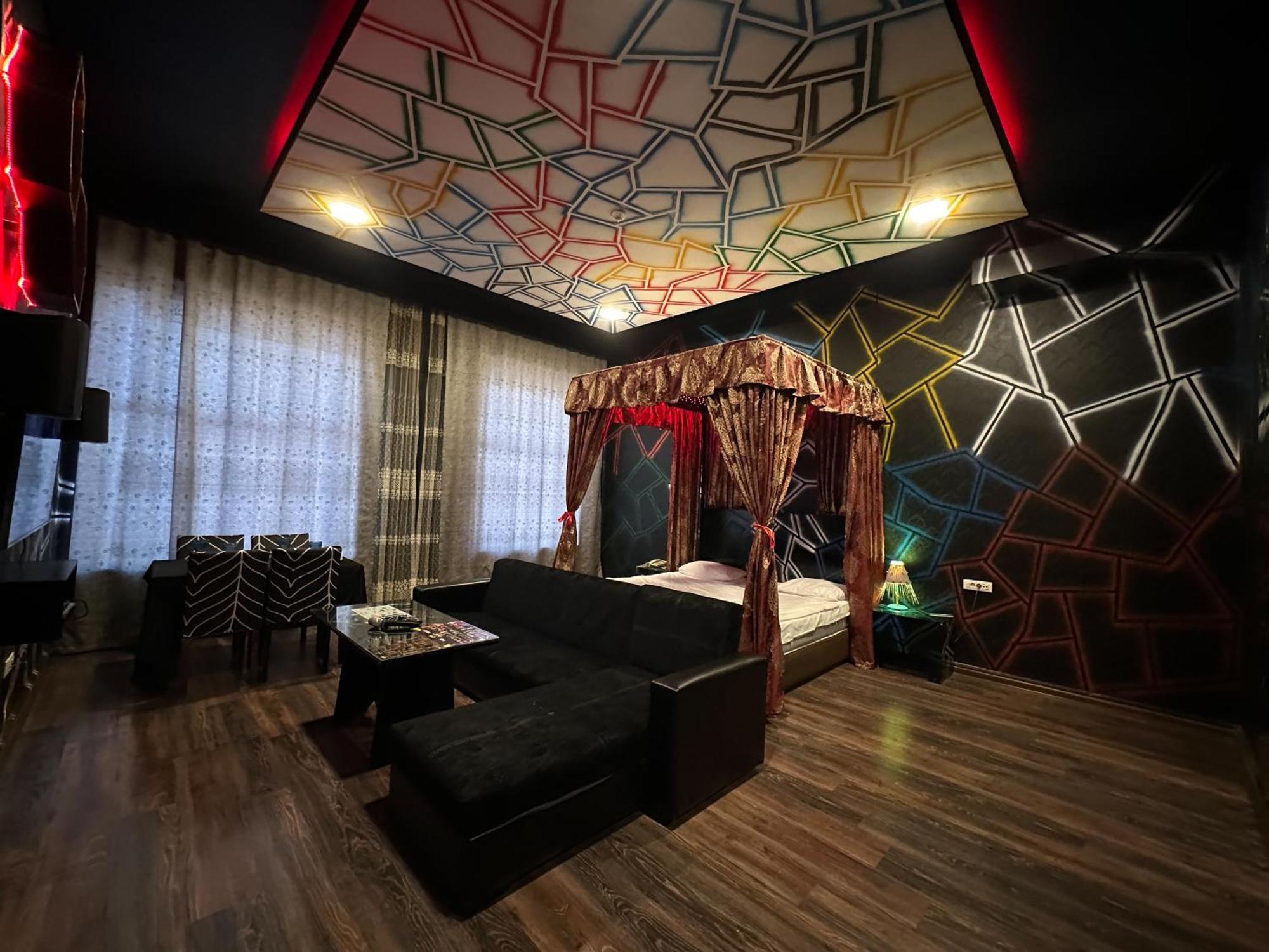 Cinema Plaza Hotel Baku Bagian luar foto
