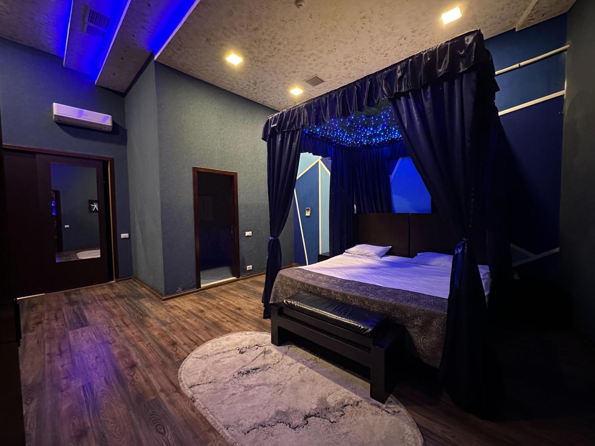 Cinema Plaza Hotel Baku Bagian luar foto