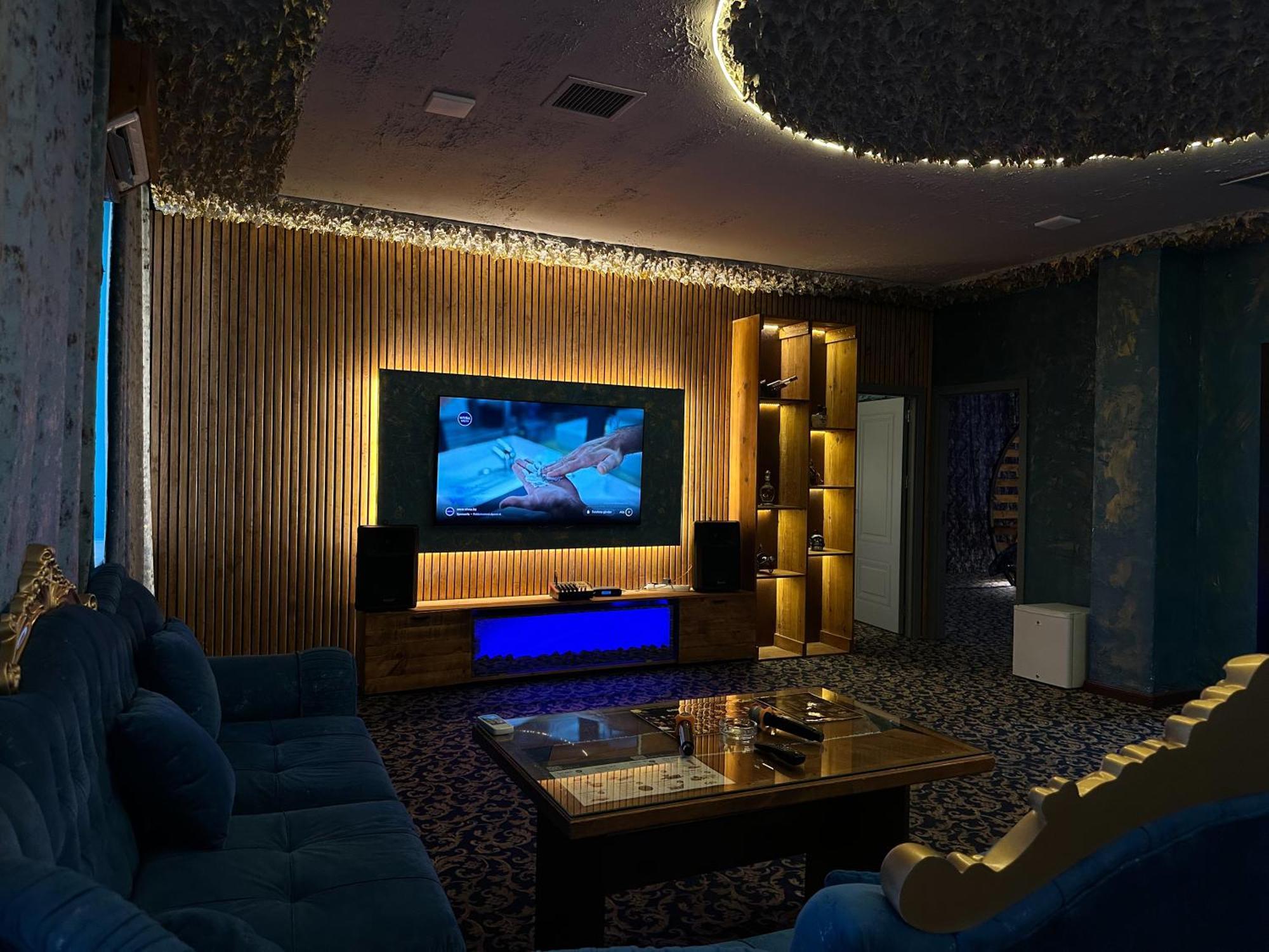 Cinema Plaza Hotel Baku Bagian luar foto