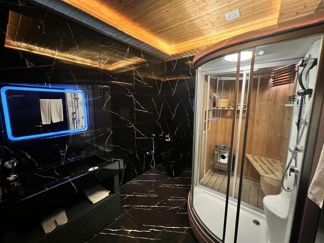 Cinema Plaza Hotel Baku Bagian luar foto