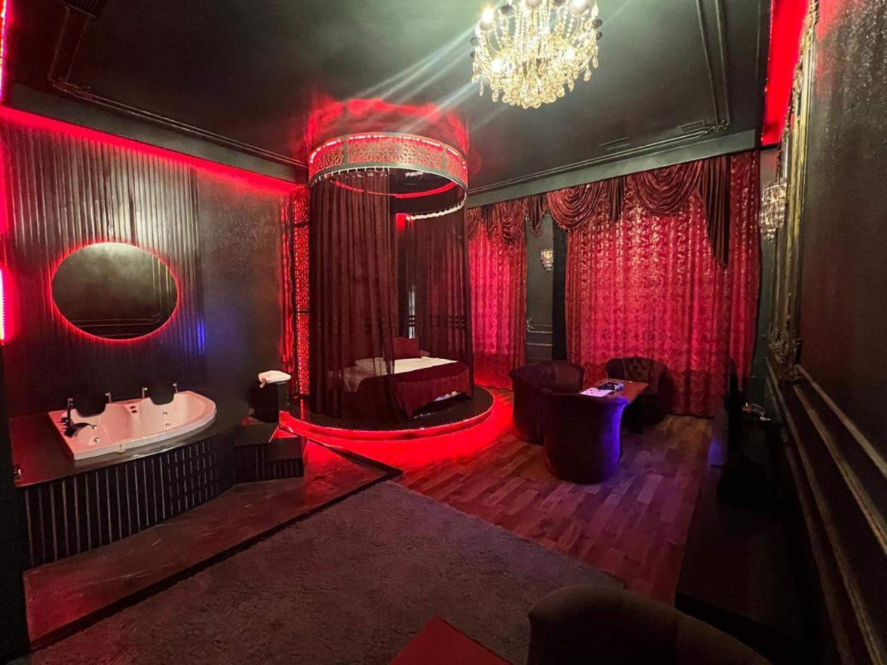 Cinema Plaza Hotel Baku Bagian luar foto