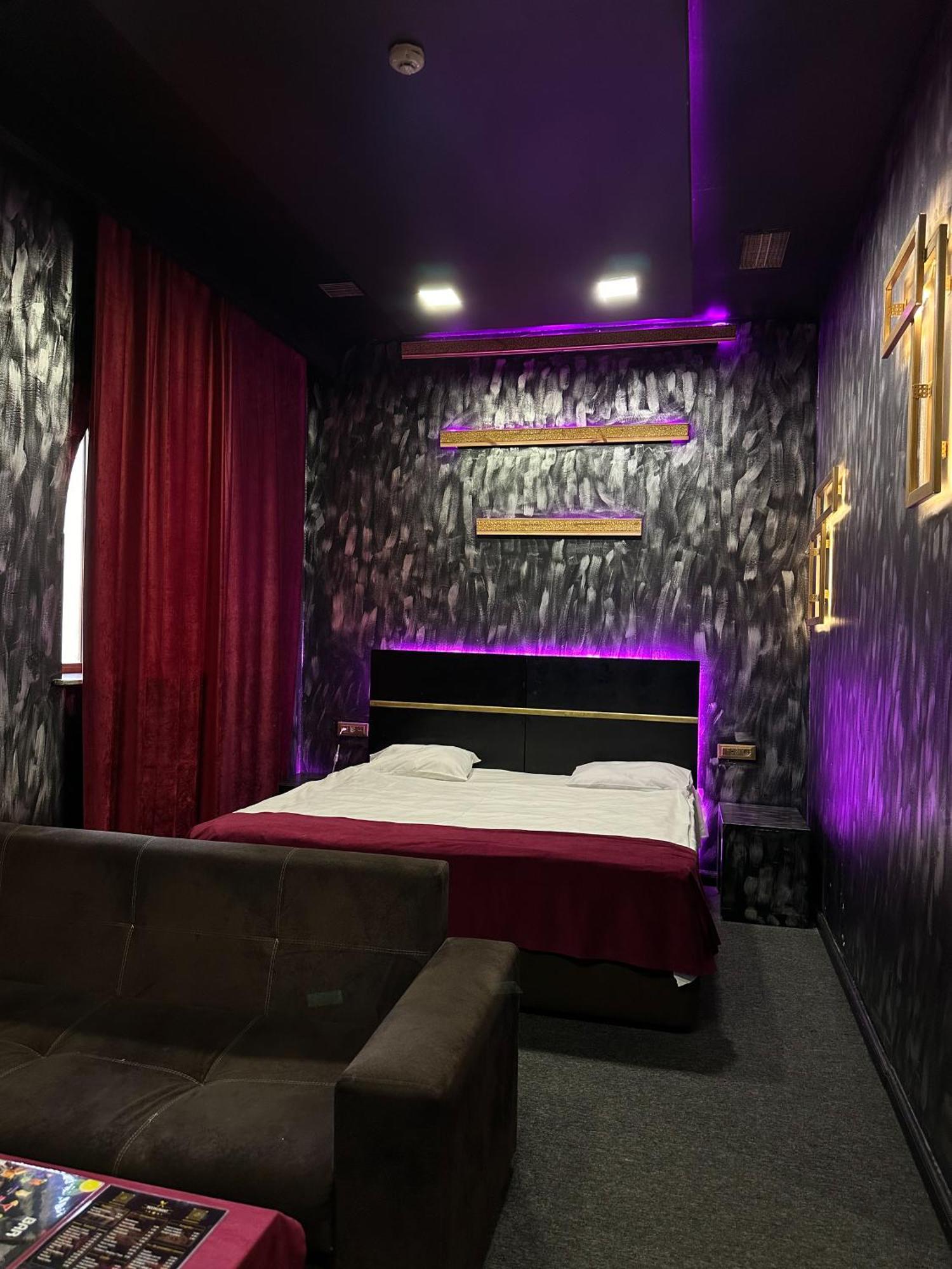 Cinema Plaza Hotel Baku Bagian luar foto