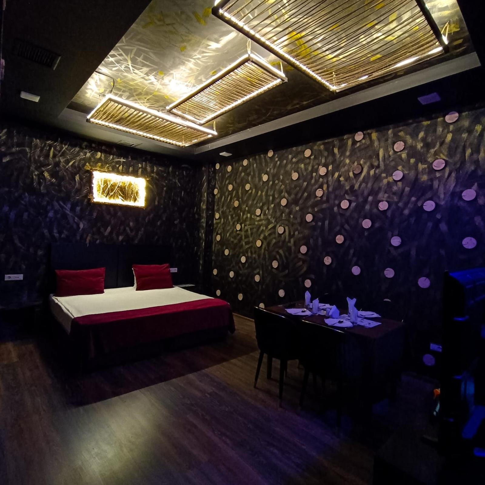 Cinema Plaza Hotel Baku Bagian luar foto